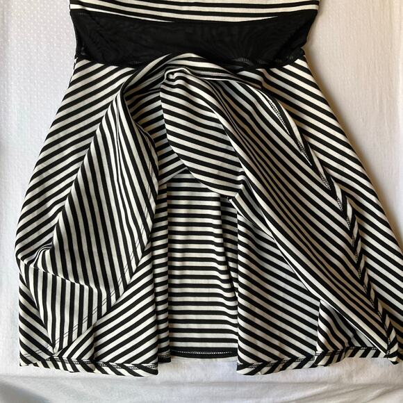 FOREVER 21 Women Mini Dress size M Sleeveless Mesh Detail Stripes Black & White - Picture 8 of 10